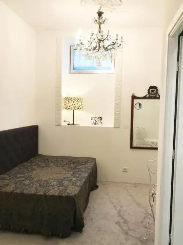Studio 11 near Monaco train station