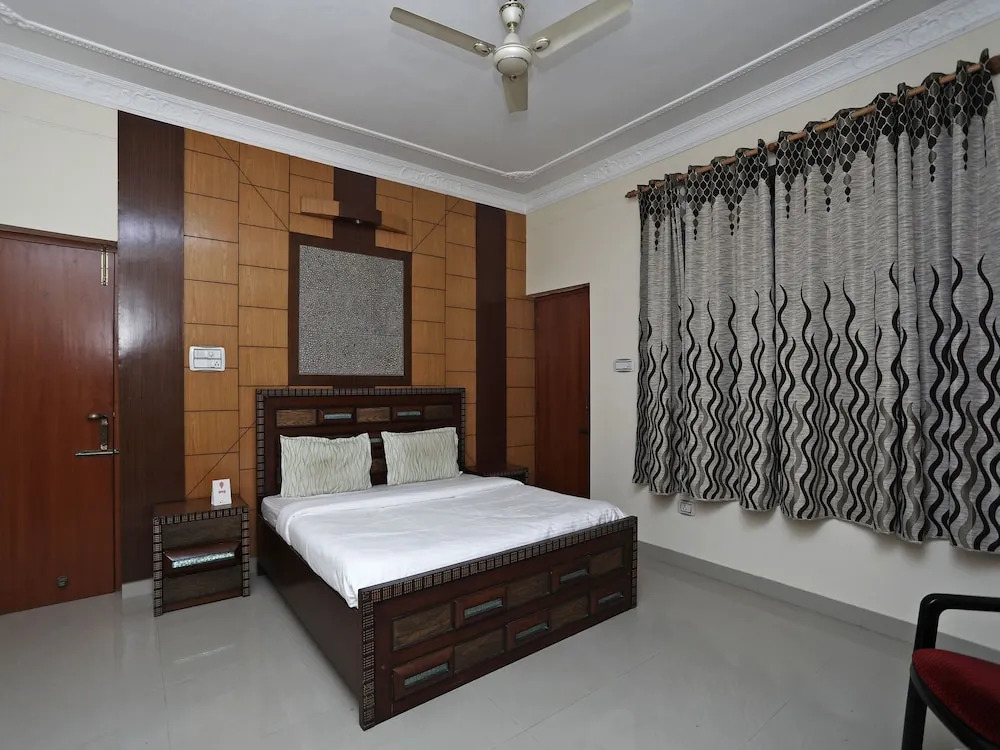 OYO 13293 Home Luxury Villa Canal Road