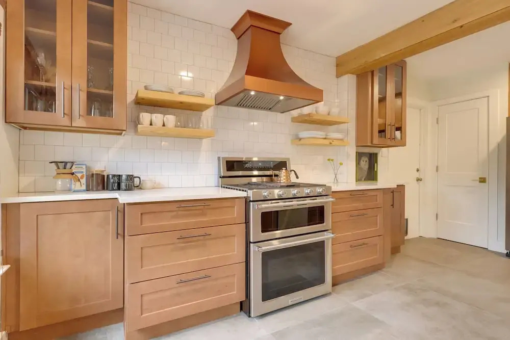 6 Mi to Dtwn Austin: Home w/ Screened Porch & Yard