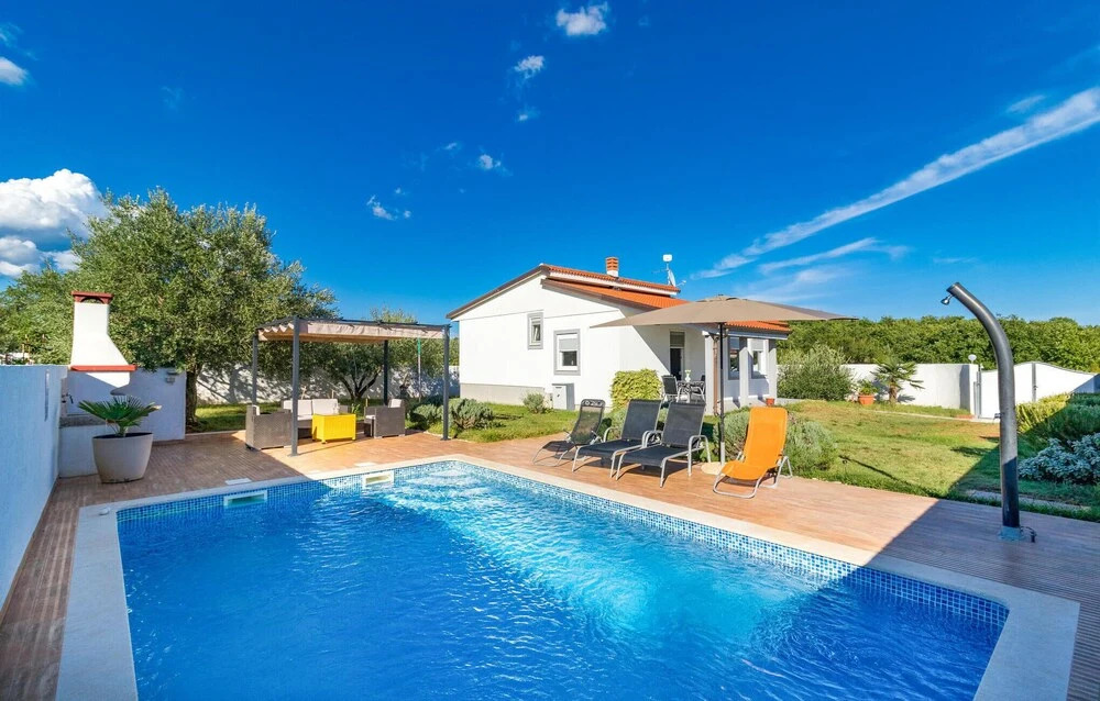 Two-Bedroom Holiday Home In Pomer