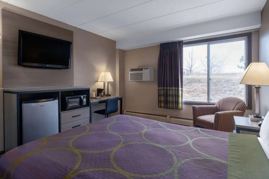 Super 8 by Wyndham Owatonna