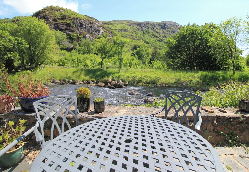 Riverbank Cottage