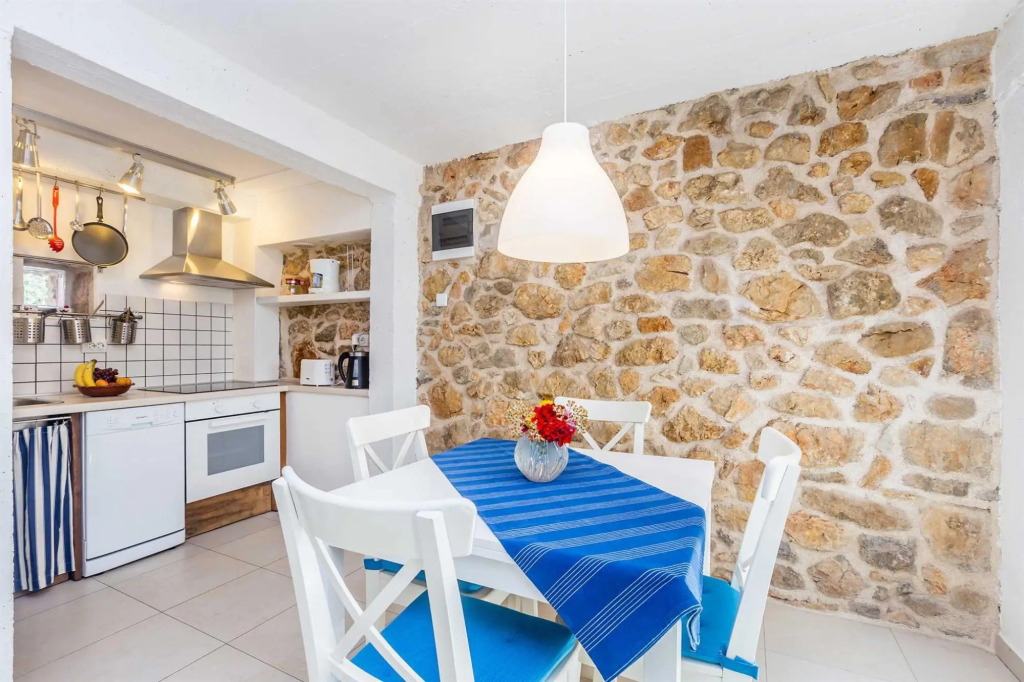 Holiday House Lara 04401