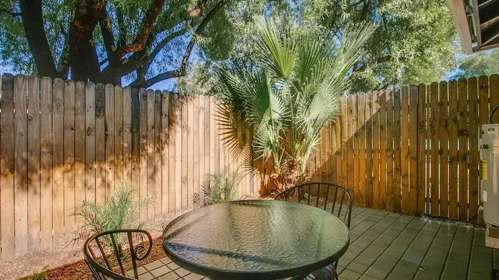Charming Mid Town Guest House W/private Patio!