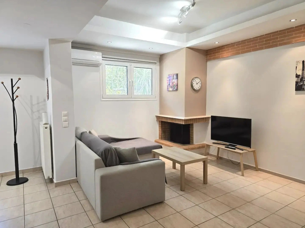 Апартаменты Spacious cosy studio w/100mbps Fiber@Home WiFi in very safe & quiet area