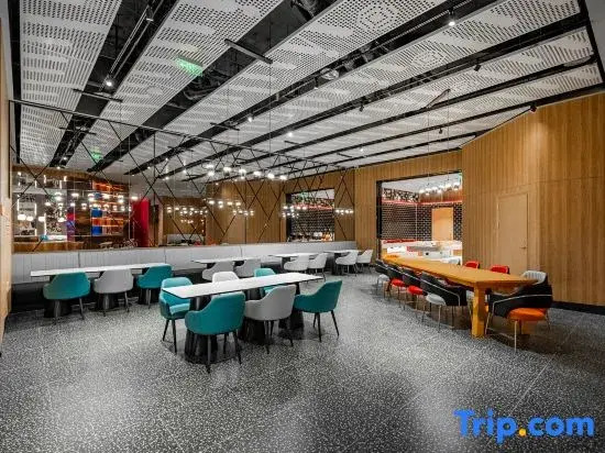 Ibis Hotel (Ge'ermu Bayi Middle Road Kunlun Square Branch)