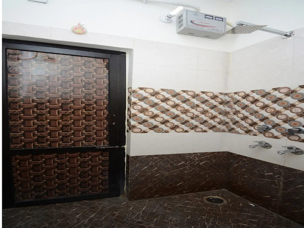 OYO 29034 Hotel Arora Inn