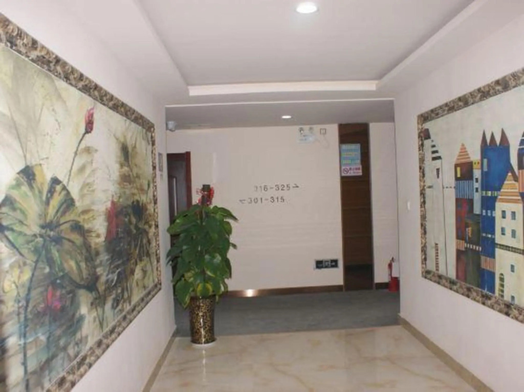 Jiayi Hotel (Heze Dingtao Bus Station)