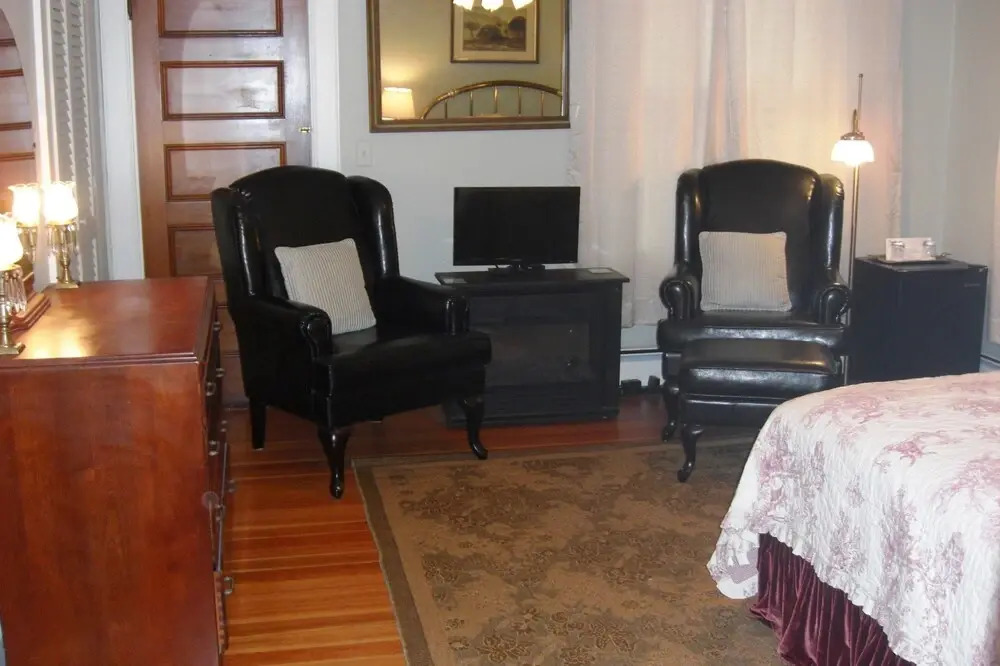 Seafarer Inn