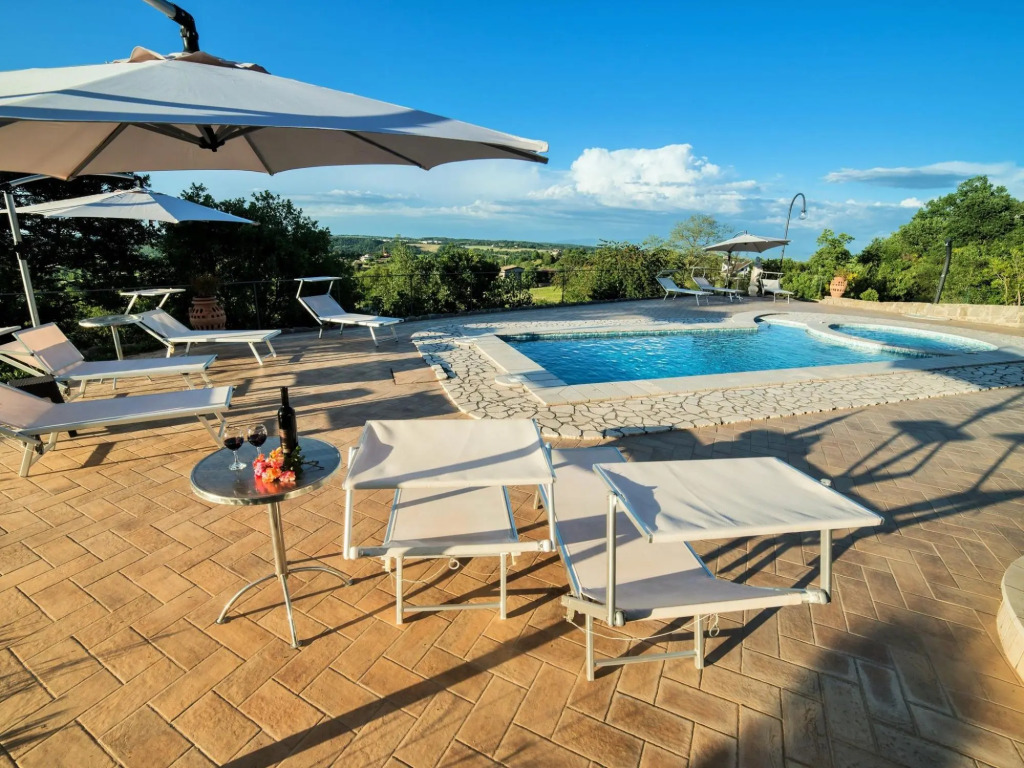 Peaceful Villa in Montefiascone with Bubble Bath