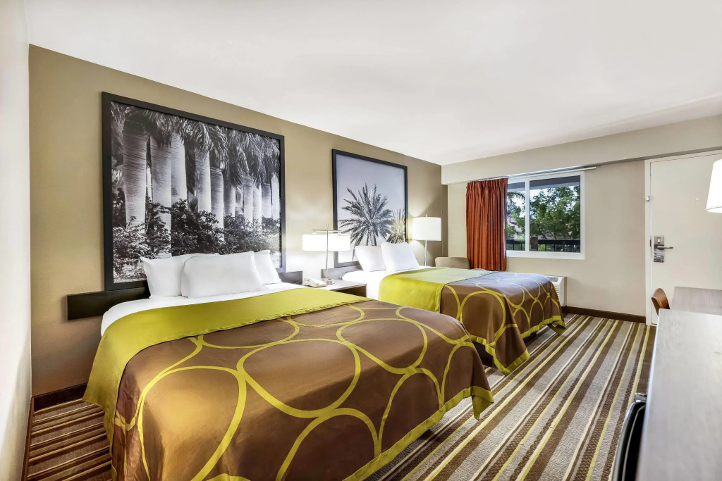 Super 8 by Wyndham Riviera Beach West Palm Beach