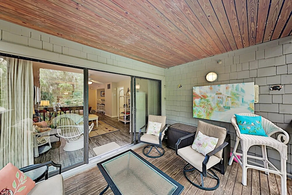 7811cent 2 Bedroom Condo