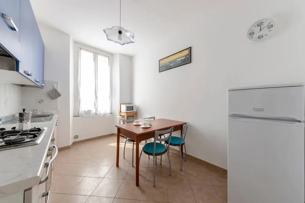 JOIVY Band House di Fronte al Terminal Traghetti
