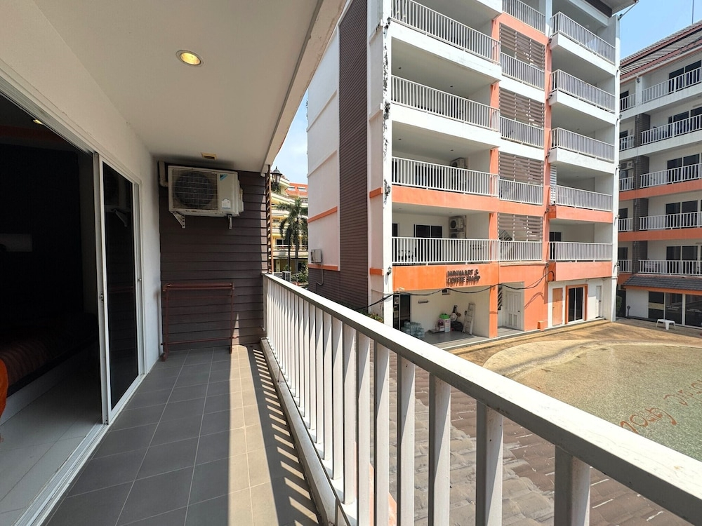 Cozy Pool-view Studio With Balcony - New Nordic VIP 3, Pratumnak