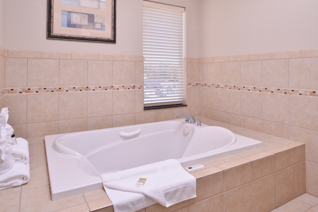 Holiday Inn Express & Suites Pittsburg by IHG
