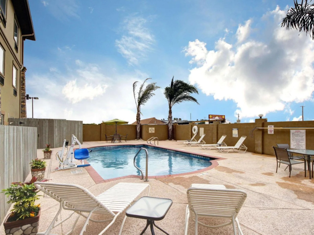 Comfort Inn & Suites Donna near I-2
