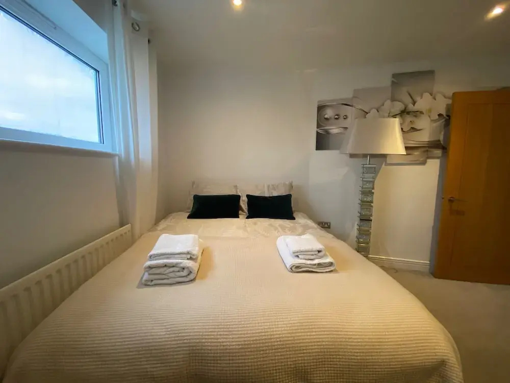 London Riverside Apartment-2 Bed-freep-balcony