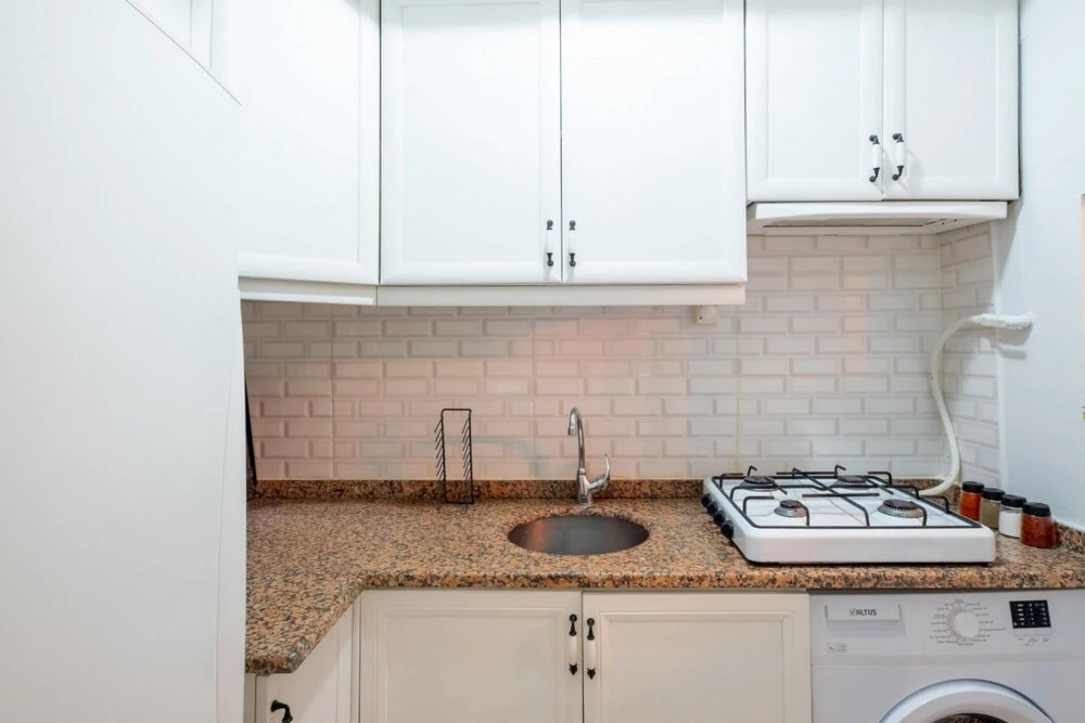 Home With Private Garden Close to Osmanbey Metro