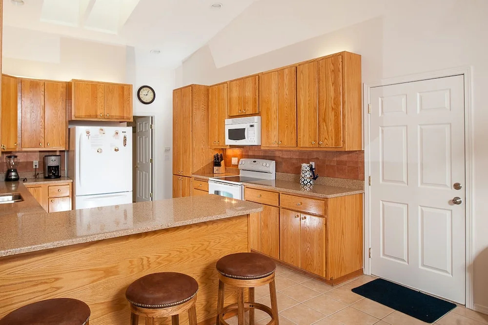 Beverly Beach Retreat 3 Bedrooms 2 Bathrooms Home