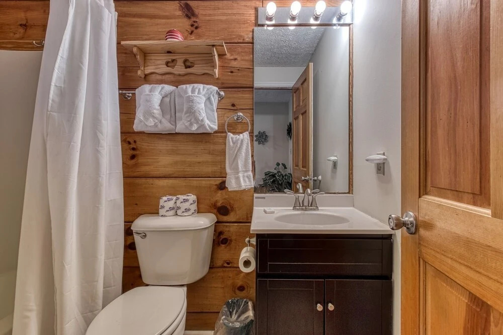 ER46 - Cherith Brook - Great location, Just across from swimming pool! cabin