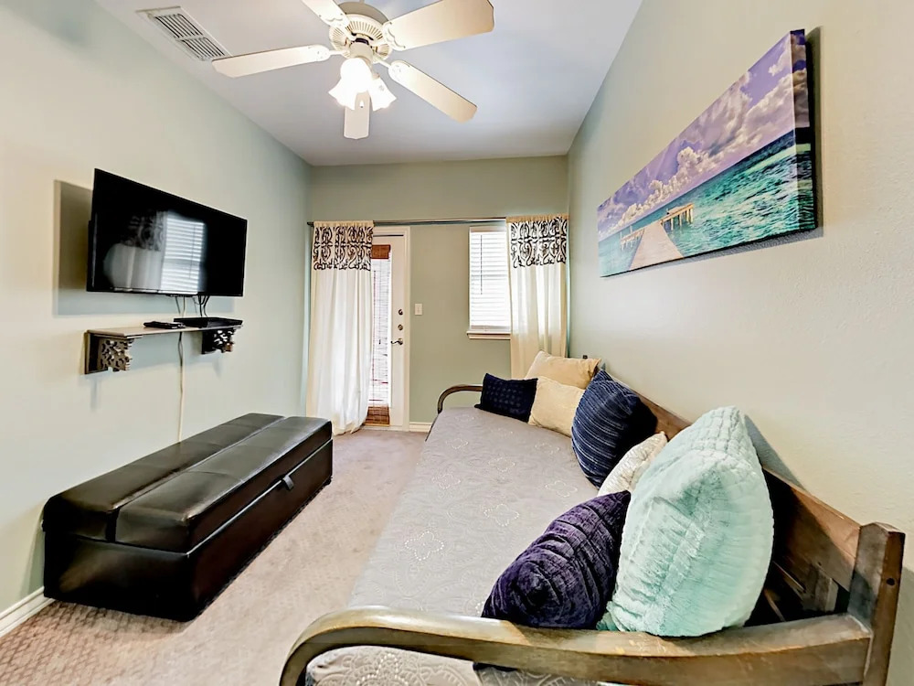 15102 Leeward Drive Condo Unit 603 3 Bedrooms 2.5 Bathrooms Condo