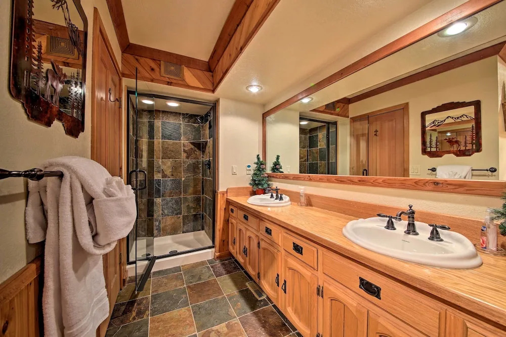 Hike, Ski, Fish: Big Bear Lake Lodge w/ Deck