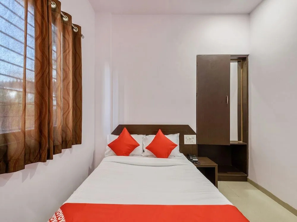 OYO 24115 Flagship Hotel Rajwada