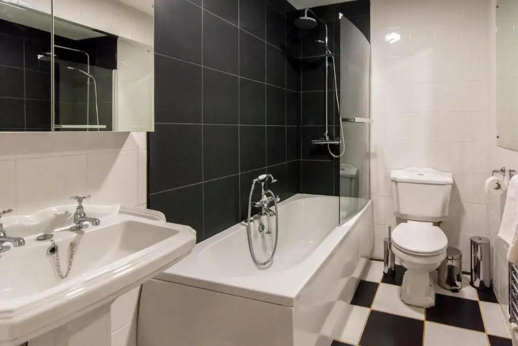 Luxury 2 bedroom Clifton flat with free parking