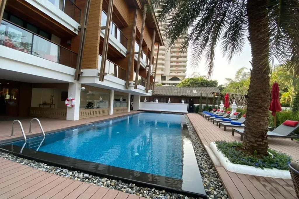 March Hotel & Suite Riverside