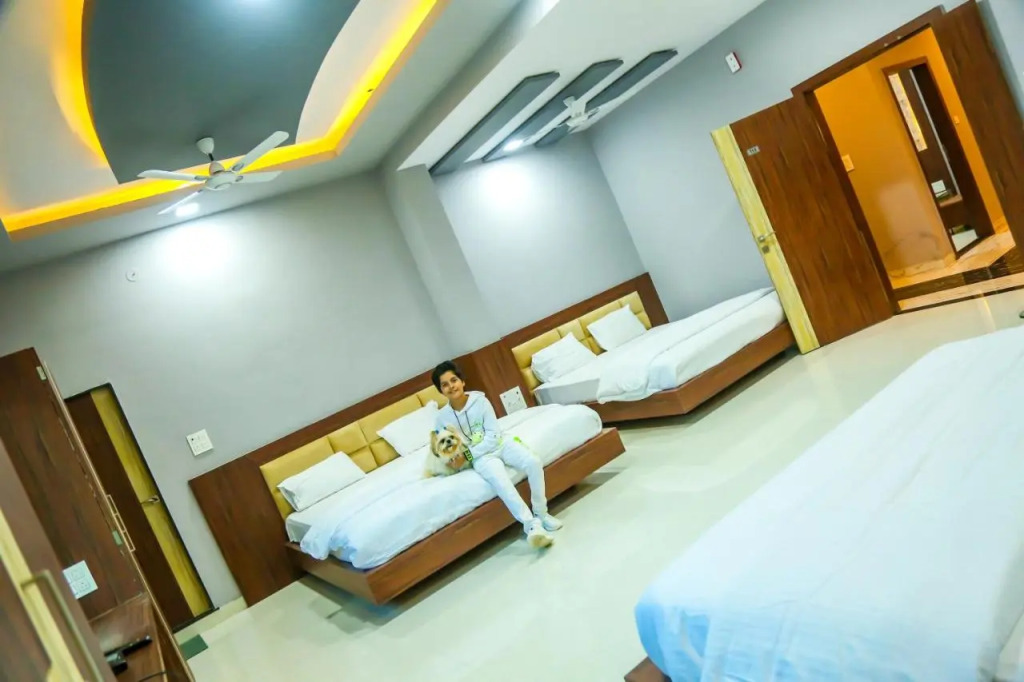Aashirwad Hotels & Resort