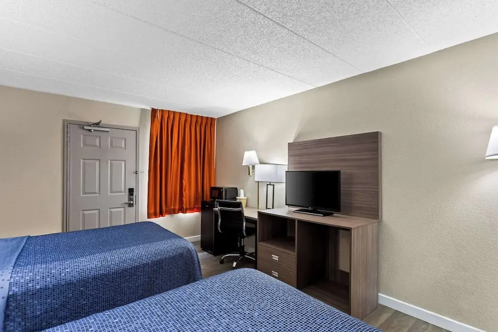 Super 8 Willowbrook