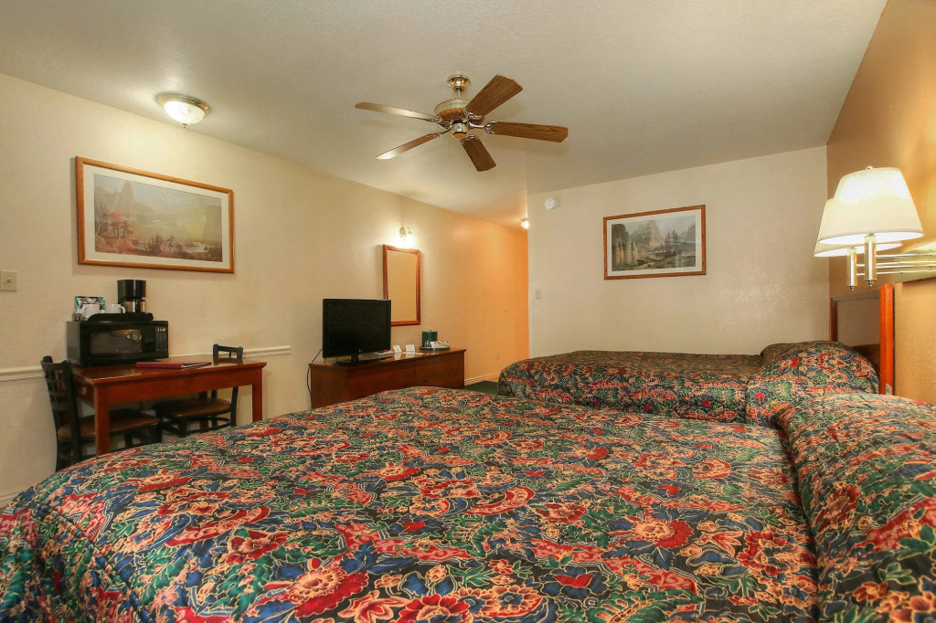 Majestic Mountain Inn