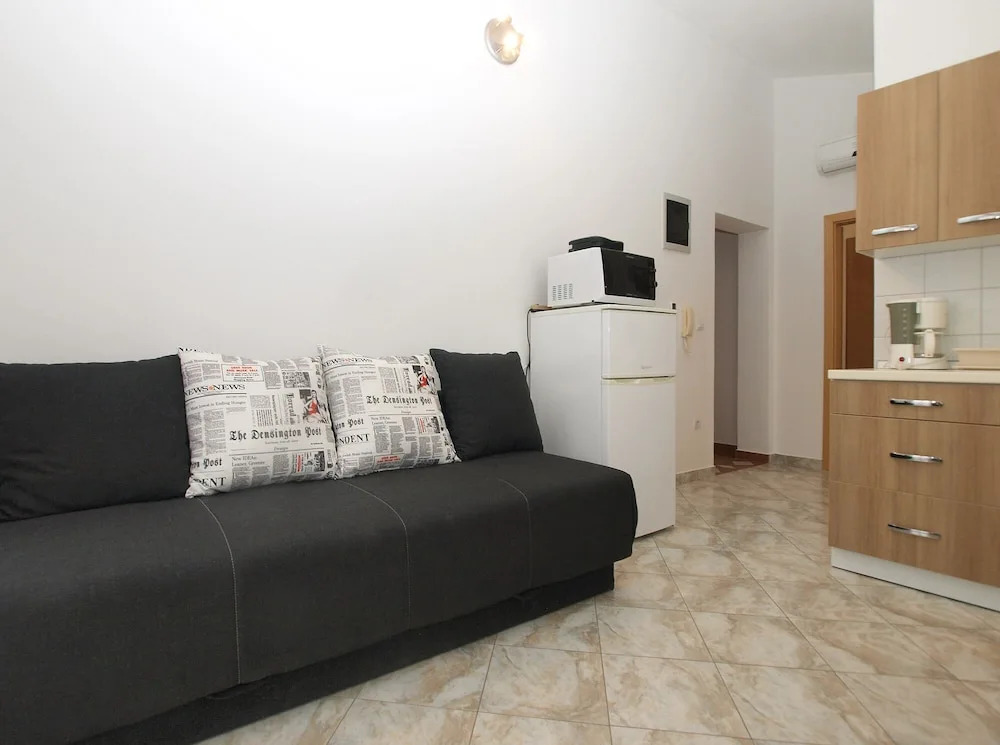 Apartments 1282