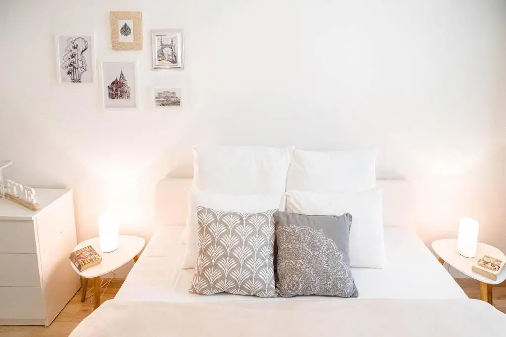 Comfy, renewed 3 bedroom apt in center