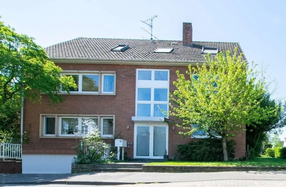 Tolstov Apartments - 1 , 3 and 4 Room Apartments - 20 min Messe DUS & Airport DUS
