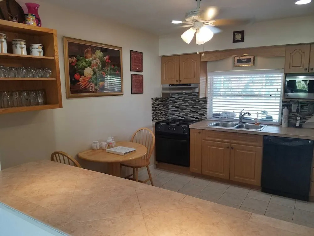 Hollywood Hills 4 Bedrooms 3 Bathrooms Home