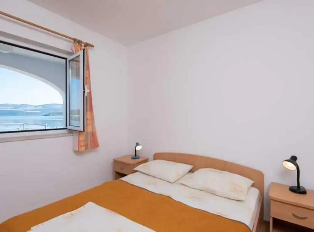 Spacious and Cozy Seafront Apartments