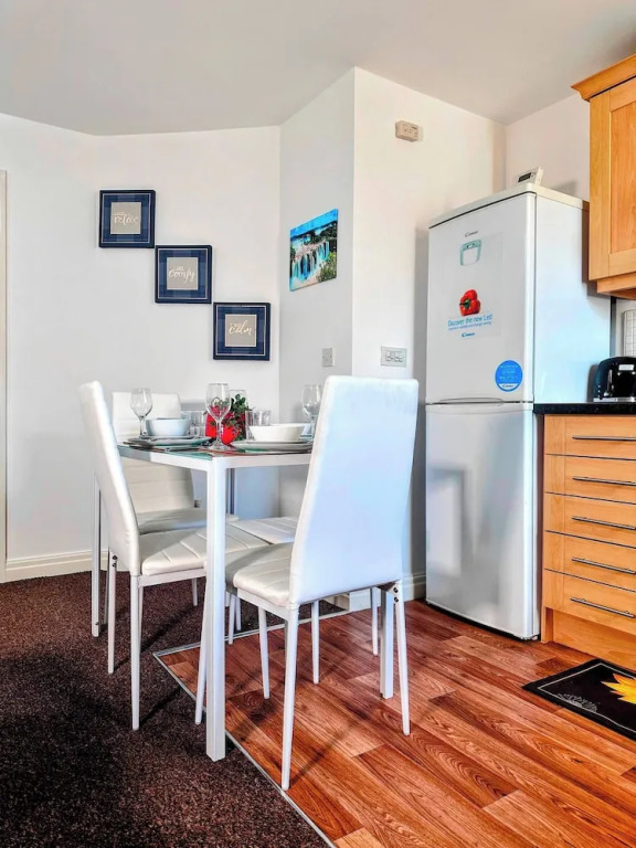 Contractor-friendly 2BR Gem Wi-fi & Free Parking