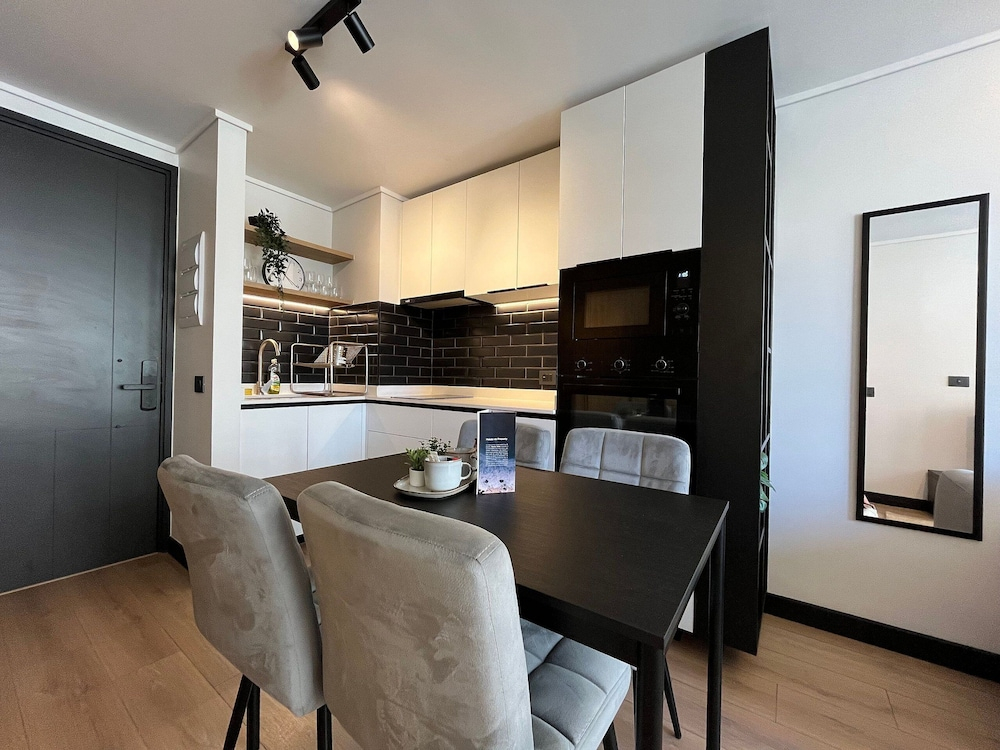 Oceana Suites San Eugenio