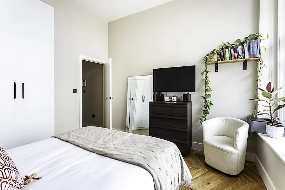Well-decorated Notting Hill Flat