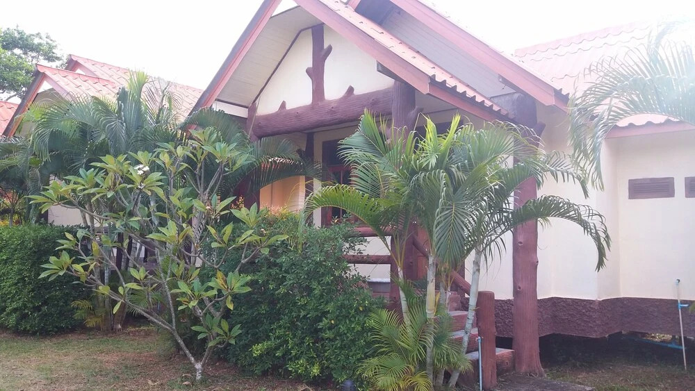 Lanta School Beach Resort