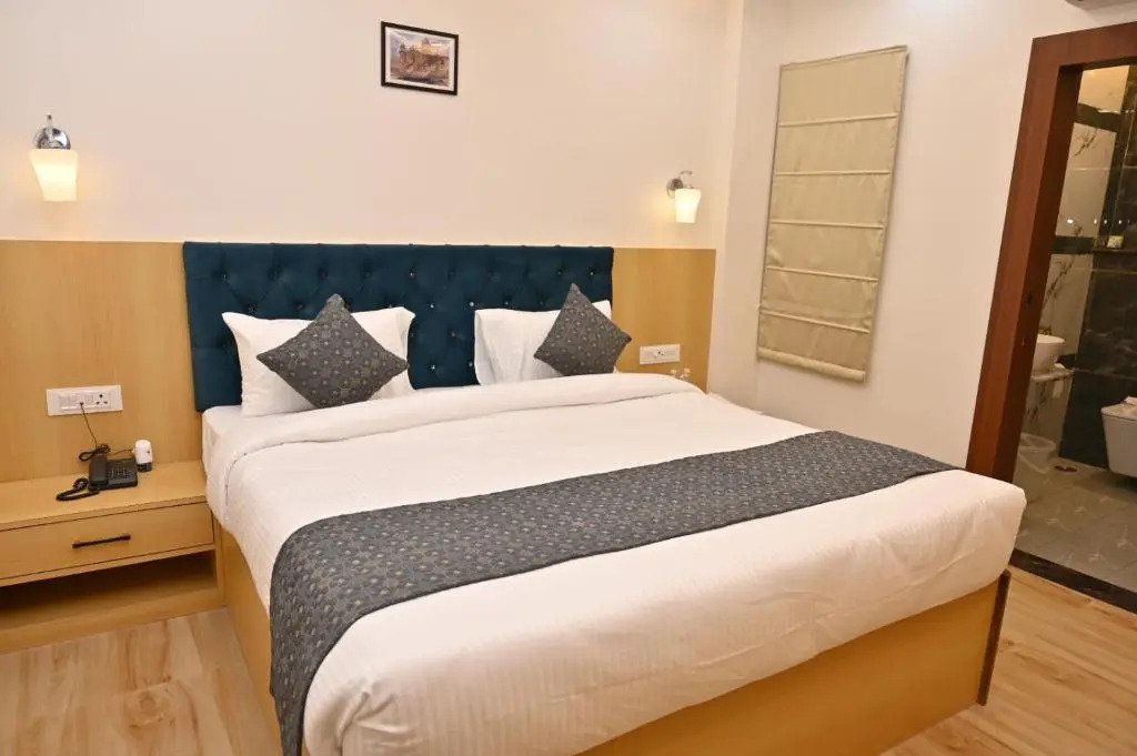 FabHotel Vatsa Residency