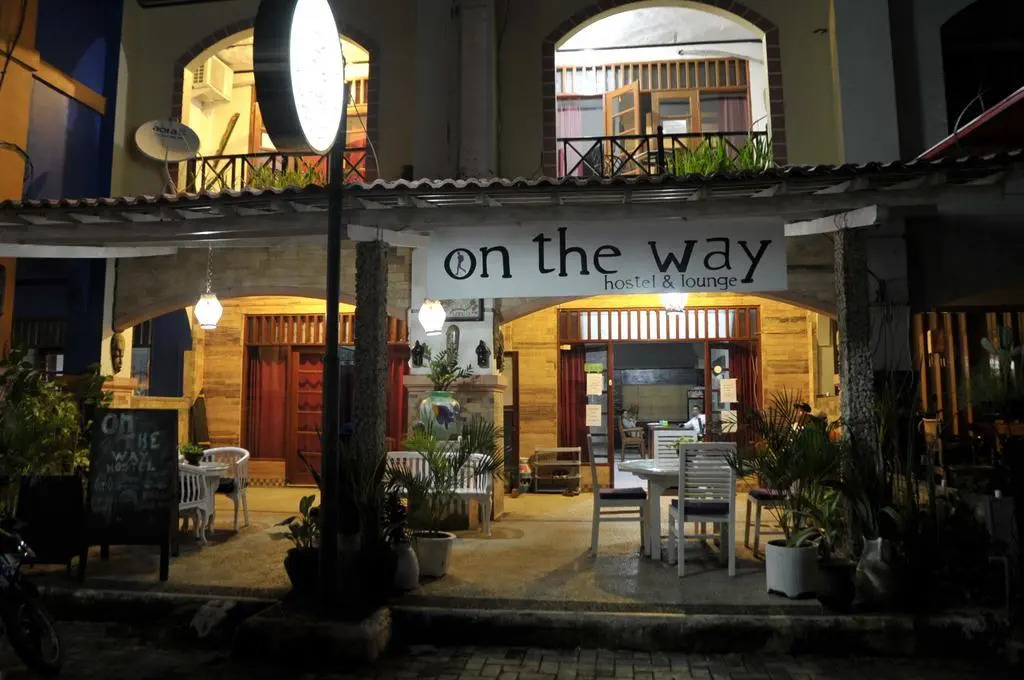 On The Way Hostel & Lounge