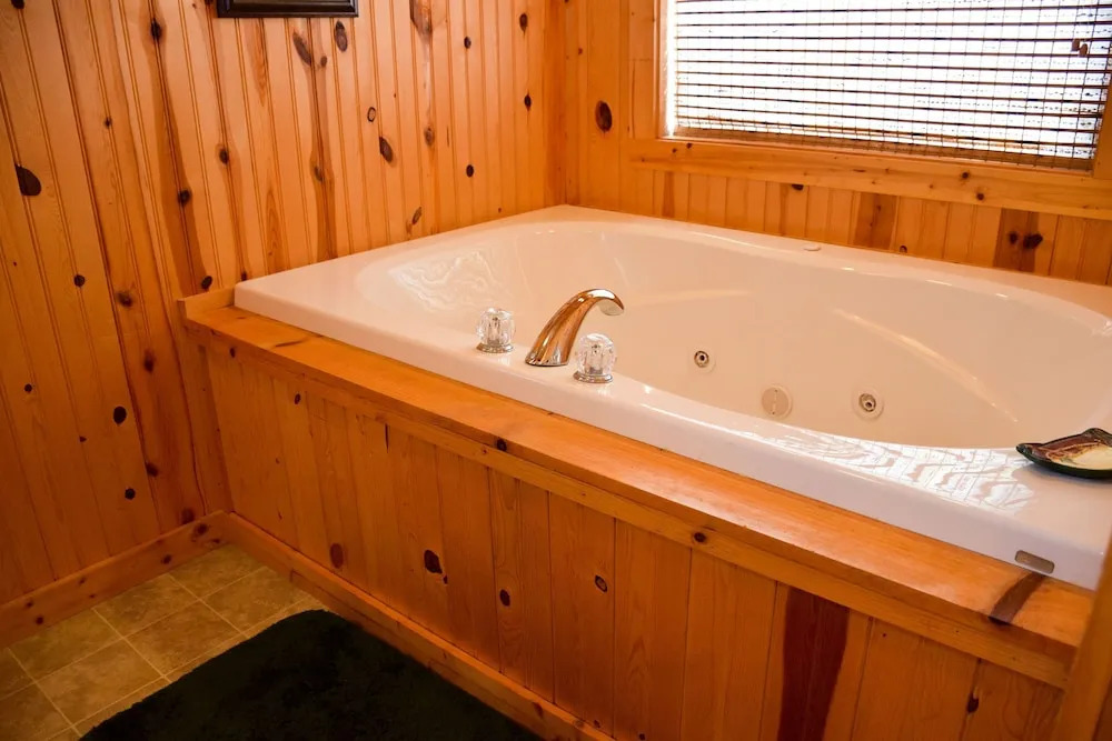 WEEKS WORTH - 3 Br Cabin