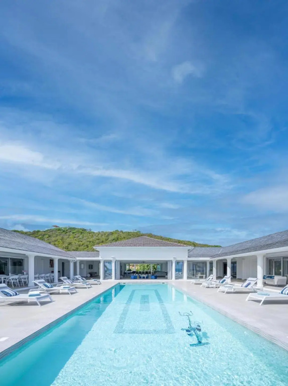 5 BR Luxurious Beachfront Villa with utmost privacy