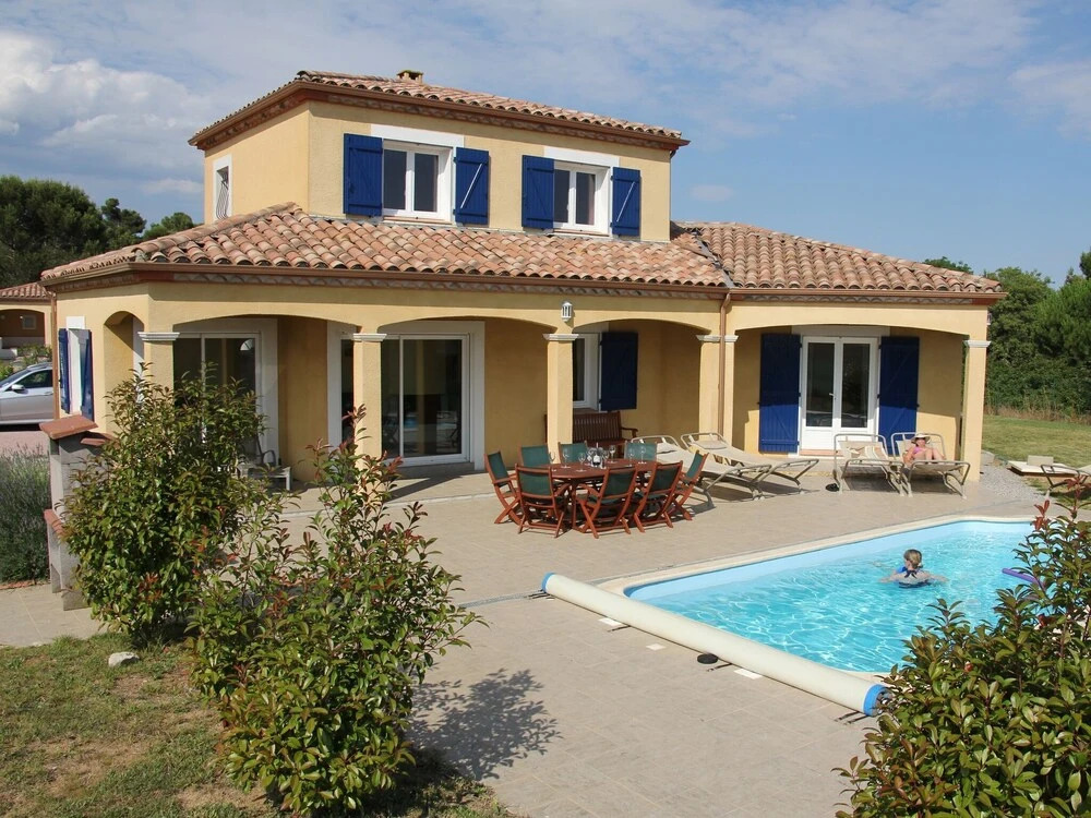 Spacious Villa Near Villemoustaussou With Pool