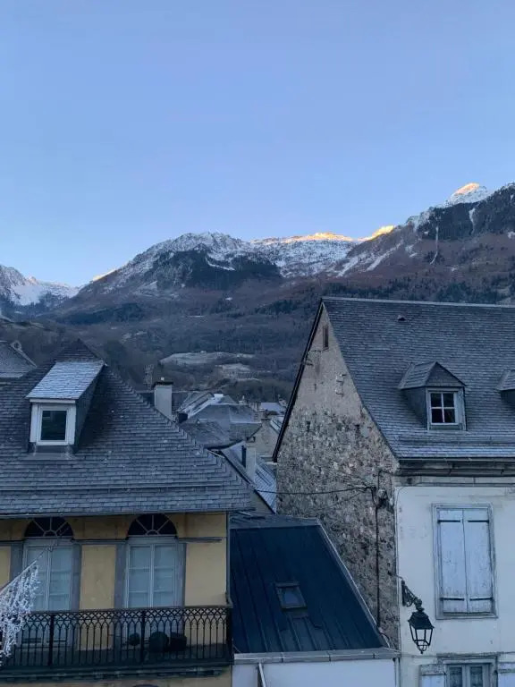 Appartement centre ville Luz Saint Sauveur T4 pour 10 personnes