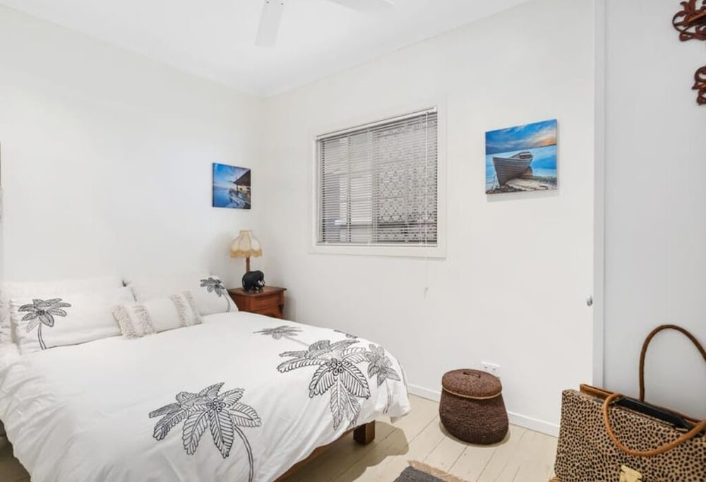 Burleigh Coastal Escape 4BR Home