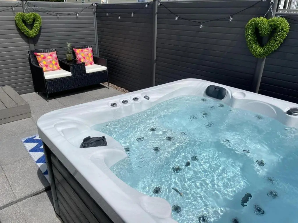 Hot Tub 9 The Fairways