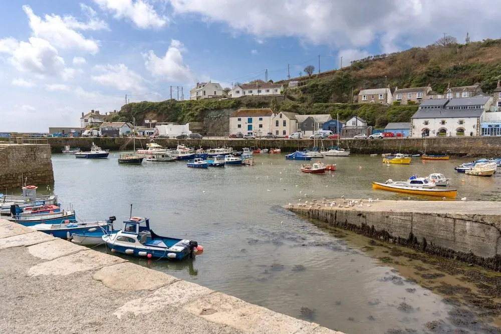 Cozy Holiday Apartment in Porthleven, No Deposit